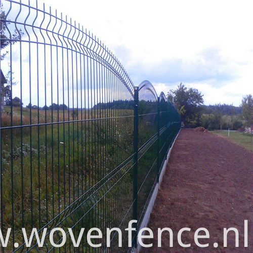 wire mesh fence